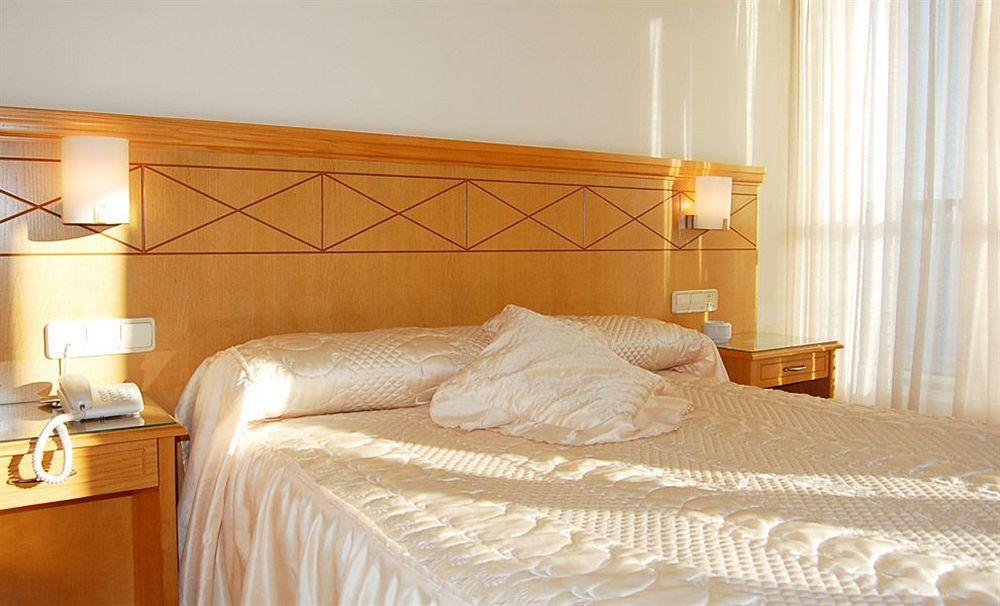 Hotel Cristal 2 A Coruna Bagian luar foto
