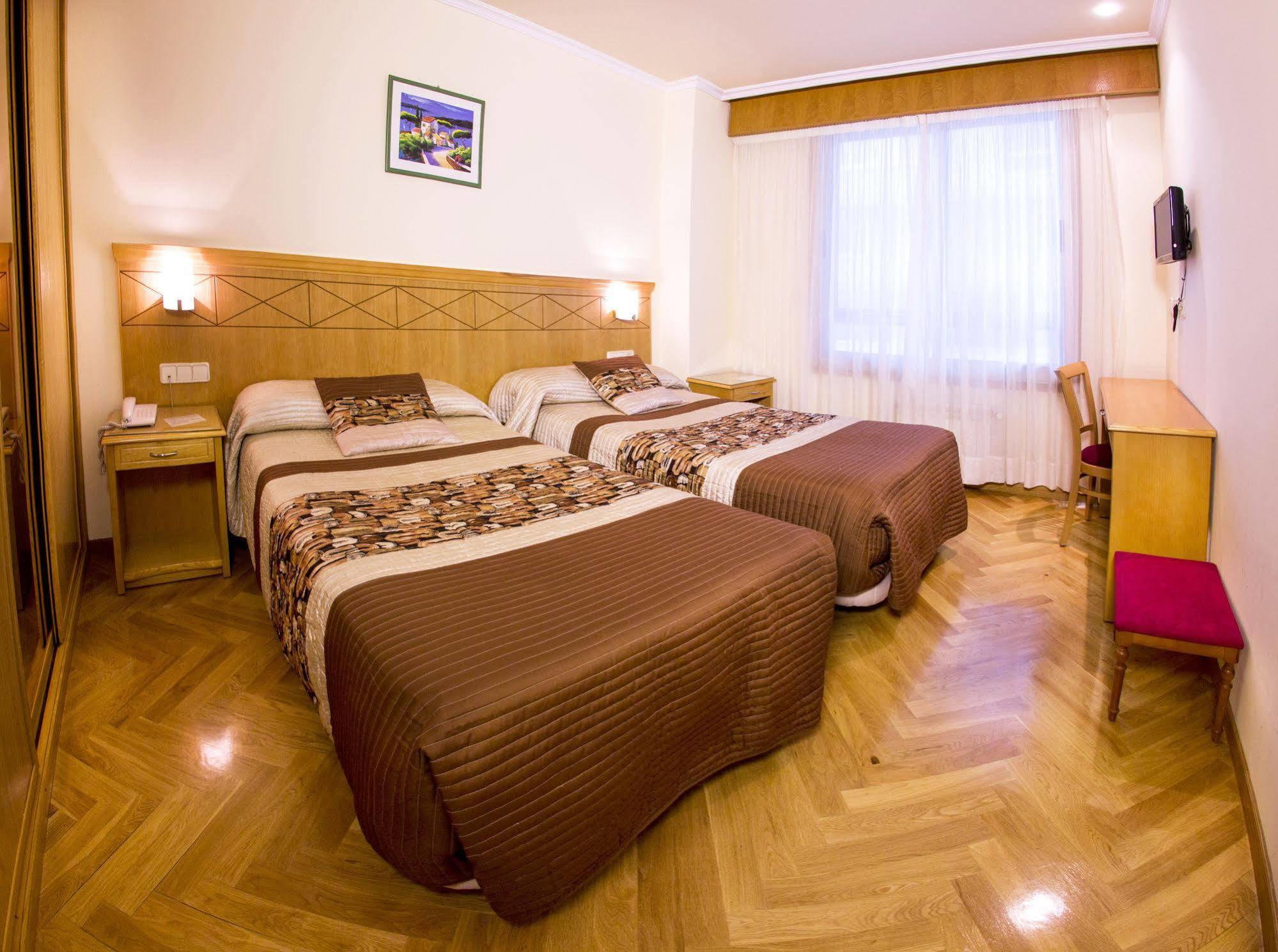 Hotel Cristal 2 A Coruna Bagian luar foto