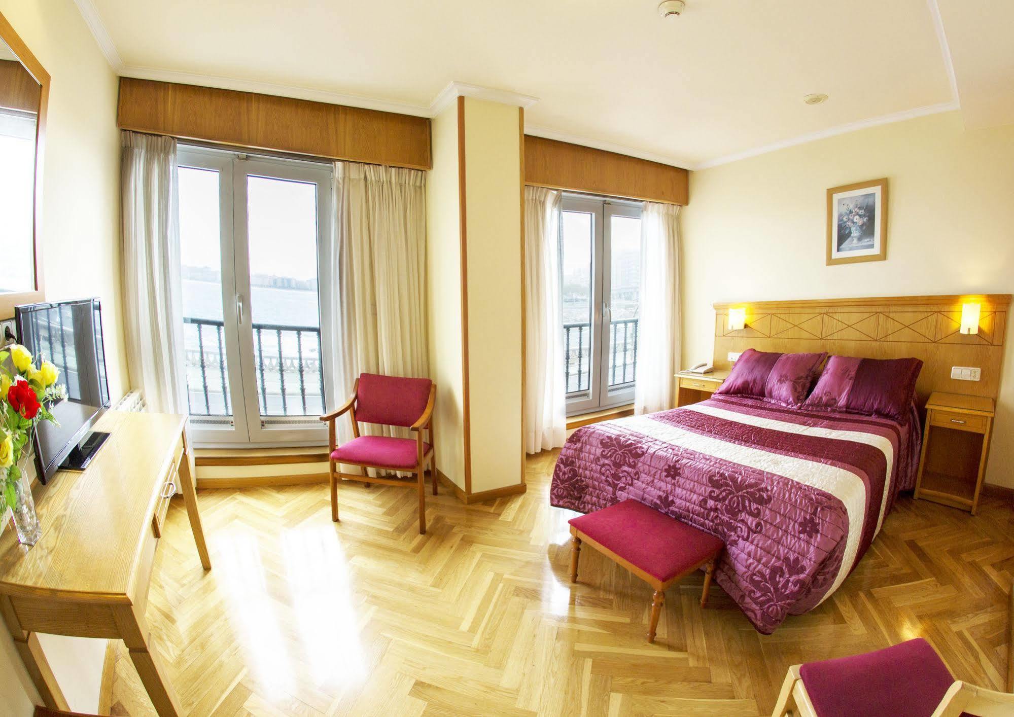 Hotel Cristal 2 A Coruna Bagian luar foto