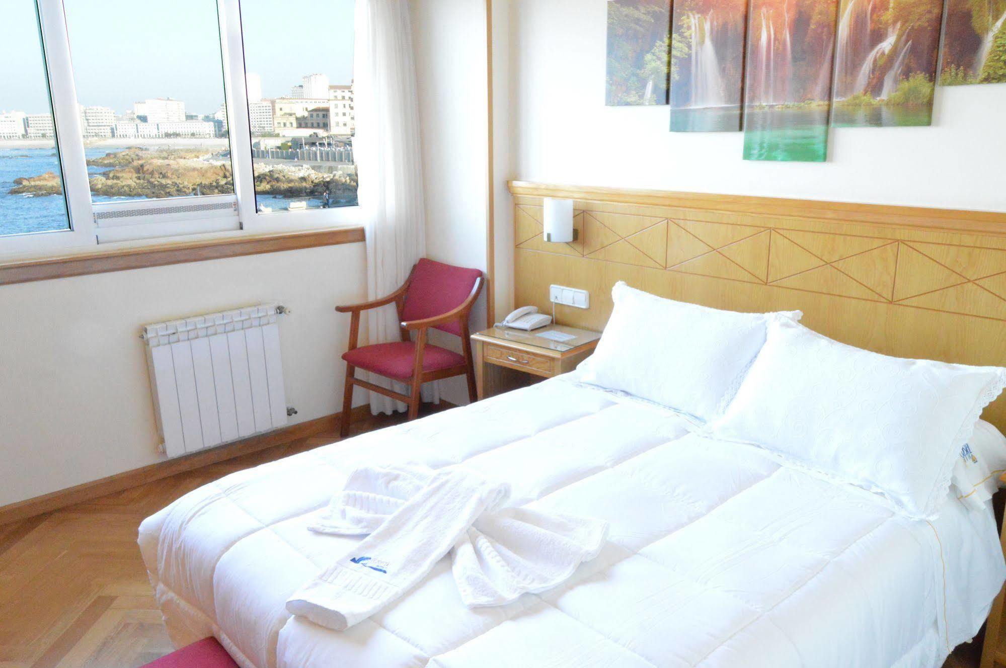 Hotel Cristal 2 A Coruna Bagian luar foto